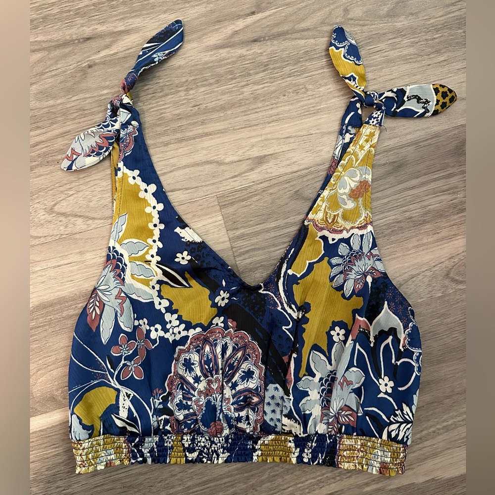 Women’s sleeveless crop top